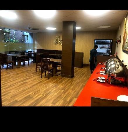 Aval International Hotell Gurgaon Exteriör bild